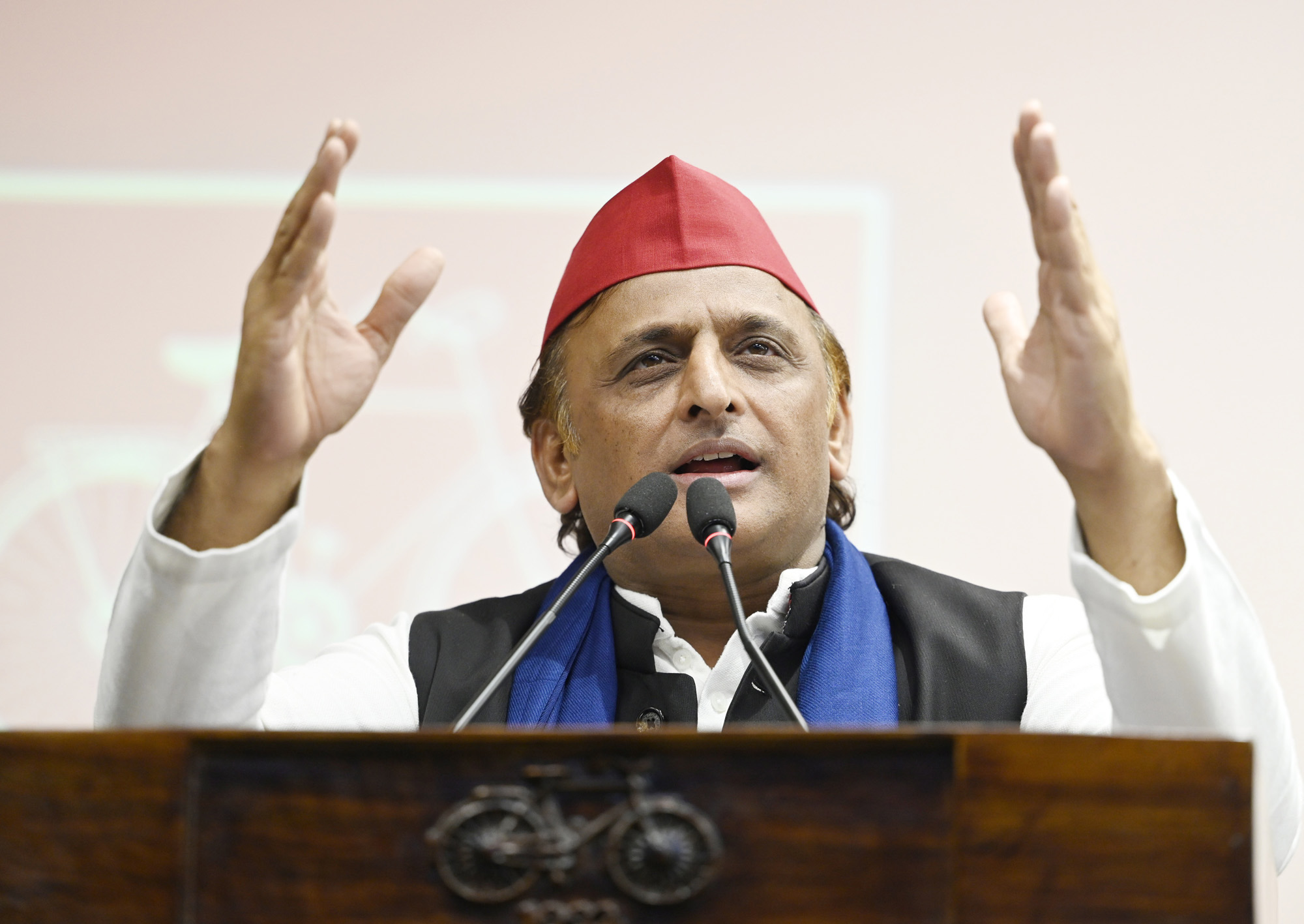 नेताजी के ड्रीम सिटी अंसल सिटी पर सरकार की नजर : अखिलेश