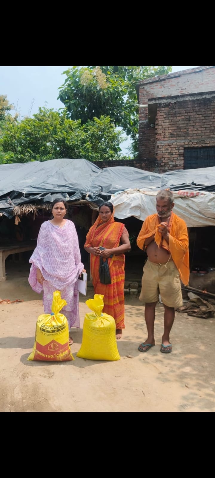 सीएम योगी की संवेदनशील पहल से दिव्यांग परिवार को मिला सहारा